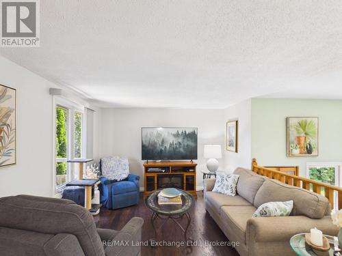 739 Palmateer Drive, Kincardine, ON - Indoor Photo Showing Living Room