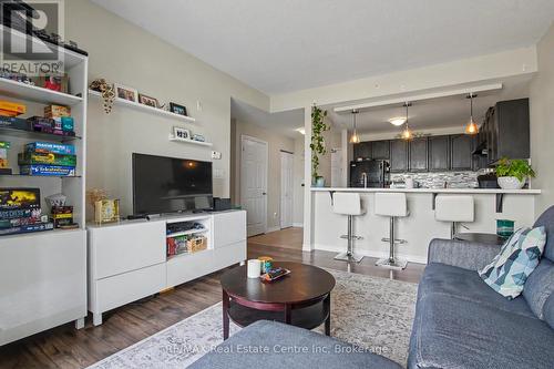 410 - 2 Colonial Drive, Guelph (Pineridge/Westminster Woods), ON - Indoor Photo Showing Living Room
