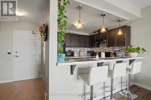 410 - 2 Colonial Drive, Guelph (Pineridge/Westminster Woods), ON - Indoor Photo Showing Kitchen With Upgraded Kitchen