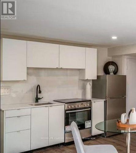 583 Elliott Crescent, Milton, ON - Indoor Photo Showing Kitchen