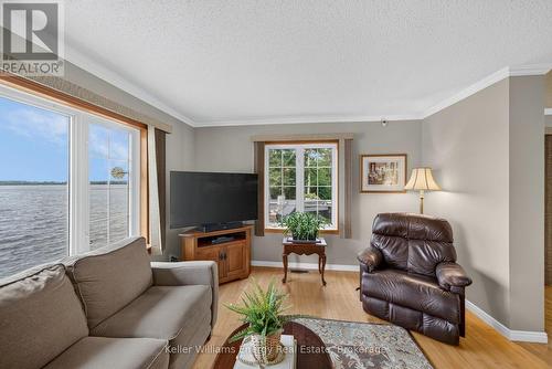 52 Rowlands Lane, Prince Edward County (Sophiasburg Ward), ON - Indoor Photo Showing Living Room