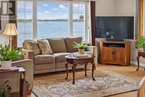 52 Rowlands Lane, Prince Edward County (Sophiasburg Ward), ON - Indoor Photo Showing Living Room