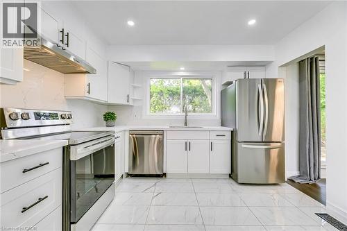 356 Dunlop Crescent, Burlington, ON - Indoor Photo Showing Kitchen