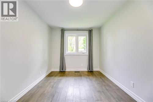 356 Dunlop Crescent, Burlington, ON - Indoor Photo Showing Other Room