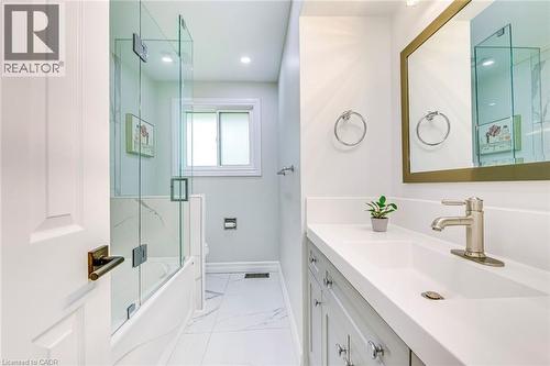 356 Dunlop Crescent, Burlington, ON - Indoor Photo Showing Bathroom