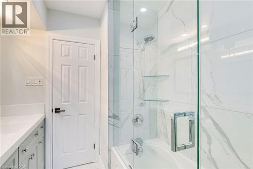 356 Dunlop Crescent, Burlington, ON - Indoor Photo Showing Bathroom