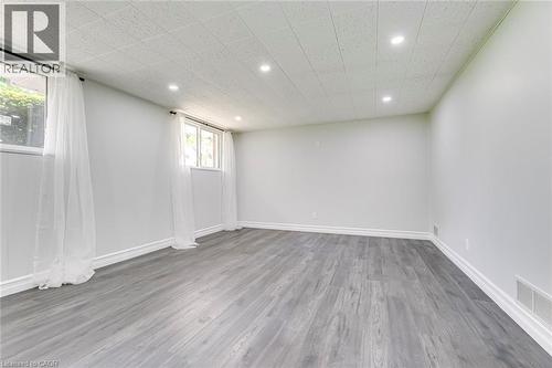 356 Dunlop Crescent, Burlington, ON - Indoor Photo Showing Other Room