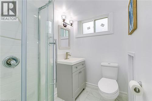 356 Dunlop Crescent, Burlington, ON - Indoor Photo Showing Bathroom