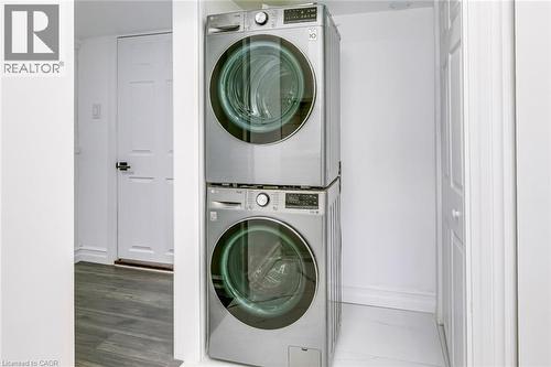 356 Dunlop Crescent, Burlington, ON - Indoor Photo Showing Laundry Room