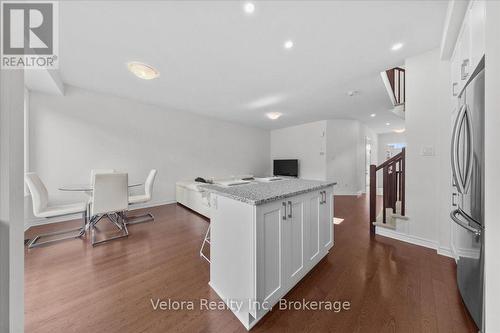 518 Vivera Place, Ottawa, ON - Indoor Photo Showing Kitchen