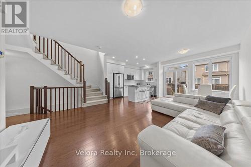 518 Vivera Place, Ottawa, ON - Indoor Photo Showing Living Room