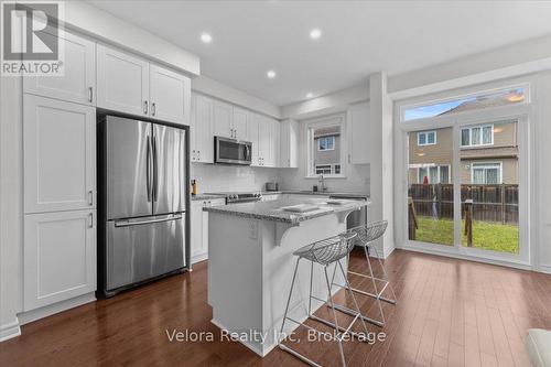 518 Vivera Place, Ottawa, ON - Indoor Photo Showing Kitchen With Upgraded Kitchen