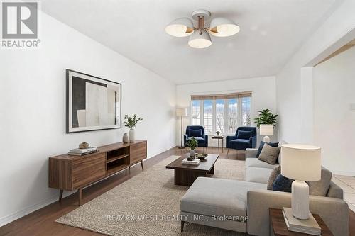 168 Gas Lamp Lane, Markham, ON - Indoor Photo Showing Living Room