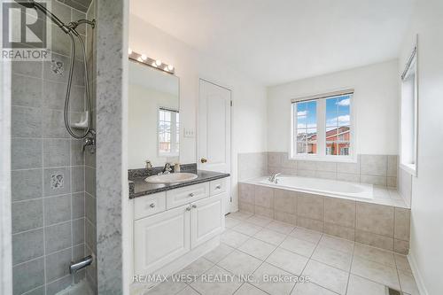 168 Gas Lamp Lane, Markham, ON - Indoor Photo Showing Bathroom