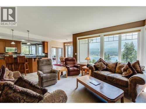 408 Balfour Heights Road, Balfour, BC - Indoor Photo Showing Living Room
