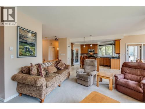 408 Balfour Heights Road, Balfour, BC - Indoor Photo Showing Living Room