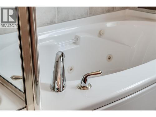408 Balfour Heights Road, Balfour, BC - Indoor Photo Showing Bathroom