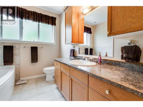 408 Balfour Heights Road, Balfour, BC - Indoor Photo Showing Bathroom
