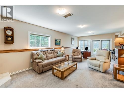 408 Balfour Heights Road, Balfour, BC - Indoor Photo Showing Living Room