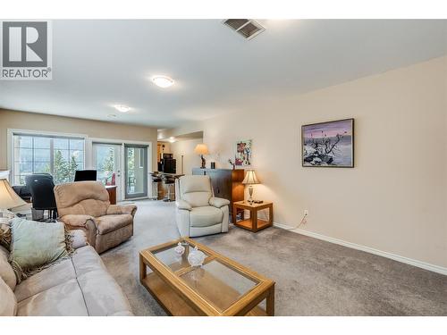 408 Balfour Heights Road, Balfour, BC - Indoor Photo Showing Living Room