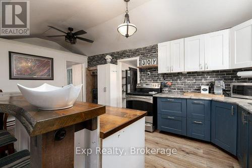 2822 Shannon Road, Tyendinaga (Tyendinaga Township), ON - Indoor Photo Showing Kitchen