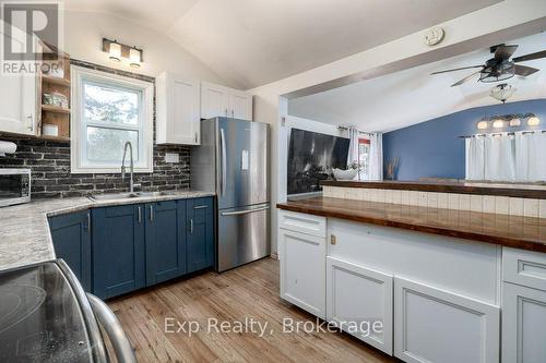 2822 Shannon Road, Tyendinaga (Tyendinaga Township), ON - Indoor Photo Showing Kitchen With Double Sink
