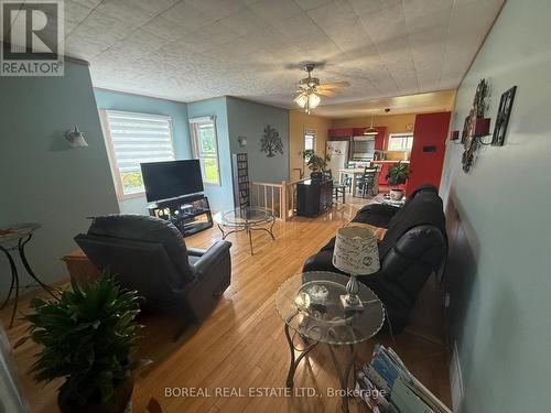 357 Fifth Avenue, Cochrane, ON - Indoor