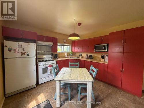 357 Fifth Avenue, Cochrane, ON - Indoor Photo Showing Kitchen