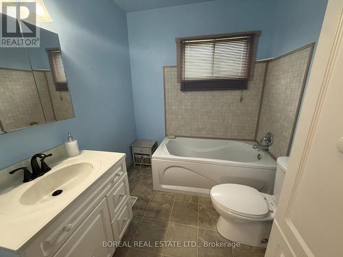 357 Fifth Avenue, Cochrane, ON - Indoor Photo Showing Bathroom