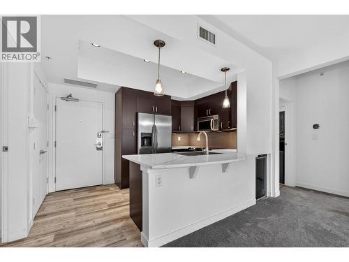 7343 Okanagan Landing Road Unit# 2402, Vernon, BC - Indoor Photo Showing Kitchen