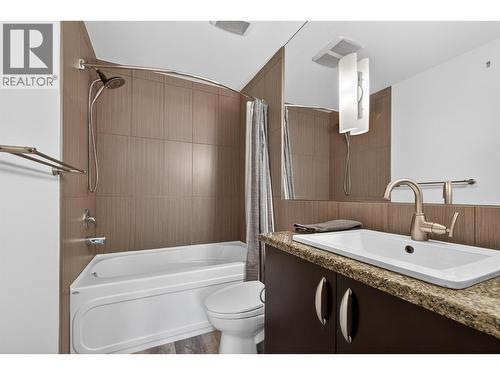 4-Piece Ensuite Featuring A Soaker Tub - 7343 Okanagan Landing Road Unit# 2402, Vernon, BC - Indoor Photo Showing Bathroom
