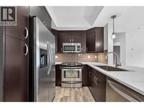 7343 Okanagan Landing Road Unit# 2402, Vernon, BC - Indoor Photo Showing Kitchen With Upgraded Kitchen