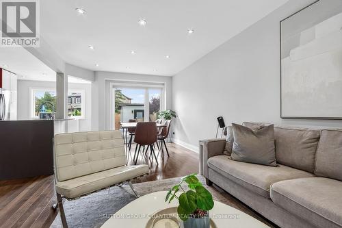 4413 Lee Drive, Mississauga, ON - Indoor Photo Showing Living Room