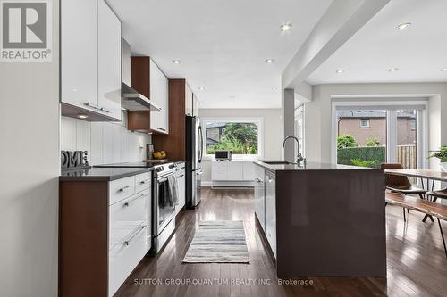 4413 Lee Drive, Mississauga, ON - Indoor Photo Showing Kitchen With Upgraded Kitchen