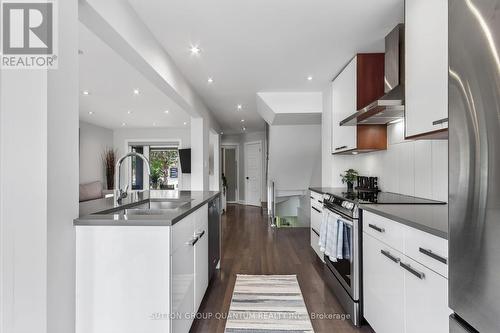 4413 Lee Drive, Mississauga, ON - Indoor Photo Showing Kitchen With Double Sink With Upgraded Kitchen