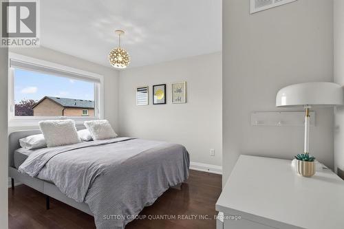 4413 Lee Drive, Mississauga, ON - Indoor Photo Showing Bedroom