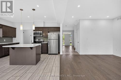 4 Bergenstein Crescent, Pelham, ON - Indoor Photo Showing Kitchen With Upgraded Kitchen