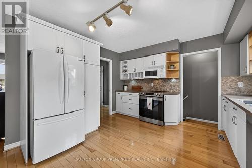 90 Glenburnie Crescent, London North (North H), ON - Indoor Photo Showing Kitchen With Upgraded Kitchen