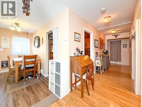 142 Rainbow Road, Whitehorse, YT - Indoor Photo Showing Dining Room