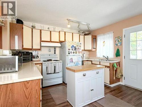 142 Rainbow Road, Whitehorse, YT - Indoor Photo Showing Kitchen With Double Sink