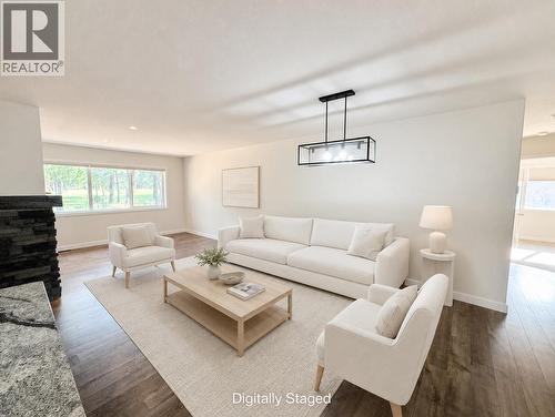 156 Shadow Mountain Boulevard, Cranbrook, BC - Indoor Photo Showing Living Room