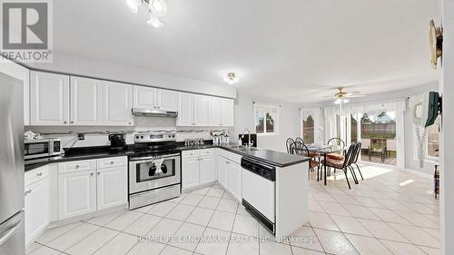 2590 Ambercroft Trail, Mississauga, ON - Indoor Photo Showing Kitchen