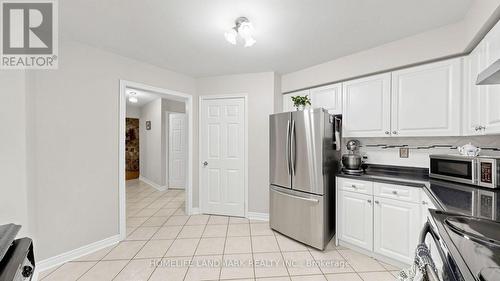 2590 Ambercroft Trail, Mississauga, ON - Indoor Photo Showing Kitchen With Stainless Steel Kitchen
