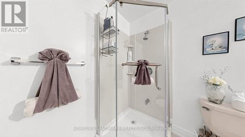 2590 Ambercroft Trail, Mississauga, ON - Indoor Photo Showing Bathroom