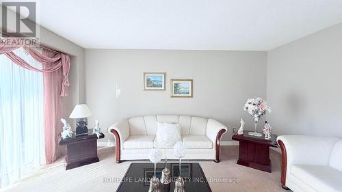 2590 Ambercroft Trail, Mississauga, ON - Indoor Photo Showing Living Room