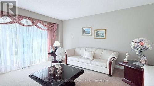 2590 Ambercroft Trail, Mississauga, ON - Indoor Photo Showing Living Room