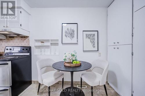837 Queensbridge Drive, Mississauga, ON - Indoor Photo Showing Dining Room