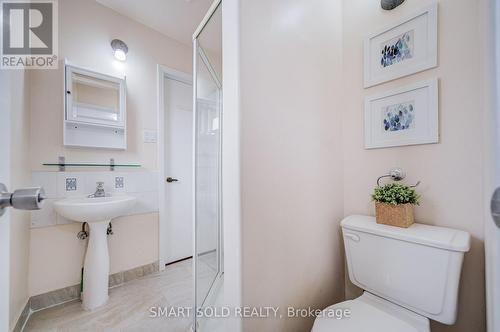 837 Queensbridge Drive, Mississauga, ON - Indoor Photo Showing Bathroom