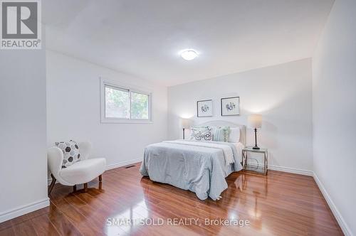 837 Queensbridge Drive, Mississauga, ON - Indoor Photo Showing Bedroom