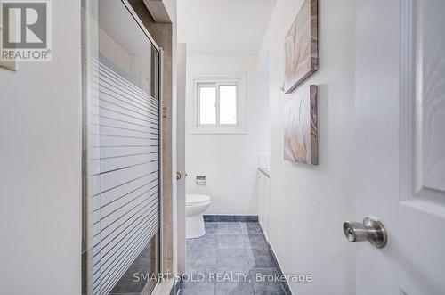 837 Queensbridge Drive, Mississauga, ON - Indoor Photo Showing Bathroom